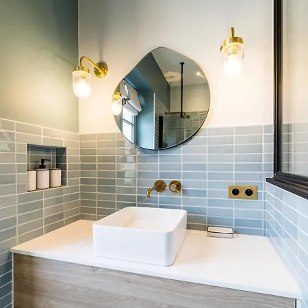 Bloom Keyweek Center アパート